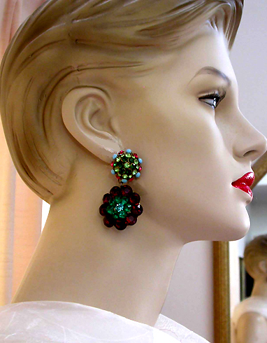 a beautiful VINTAGE COSTUME ESTATE ANTIQUE JEWELRY EARRINGS unsigned