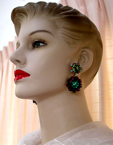 a beautiful VINTAGE COSTUME ESTATE ANTIQUE JEWELRY EARRINGS unsigned