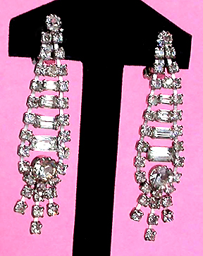 a beautiful VINTAGE COSTUME ESTATE ANTIQUE JEWELRY EARRINGS unsigned