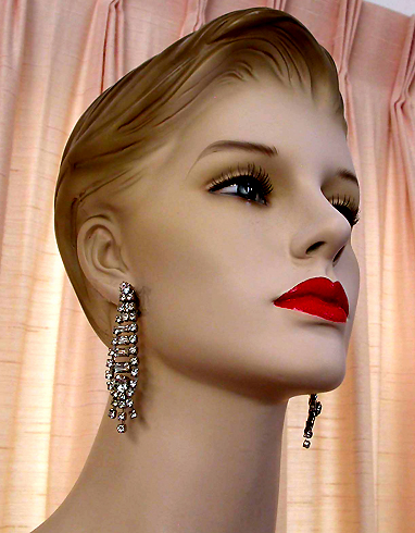 a beautiful VINTAGE COSTUME ESTATE ANTIQUE JEWELRY EARRINGS unsigned