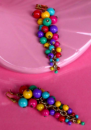 a beautiful VINTAGE COSTUME ESTATE ANTIQUE JEWELRY EARRINGS unsigned