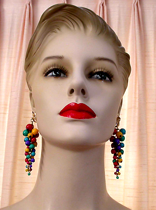 a beautiful VINTAGE COSTUME ESTATE ANTIQUE JEWELRY EARRINGS unsigned