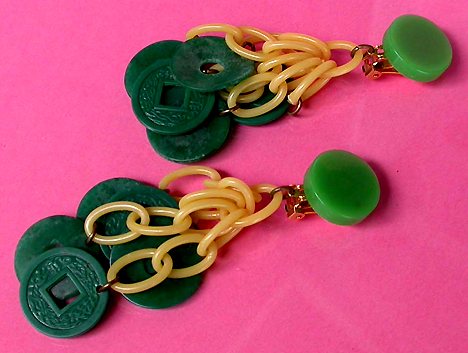 a beautiful VINTAGE COSTUME ESTATE ANTIQUE JEWELRY EARRINGS unsigned