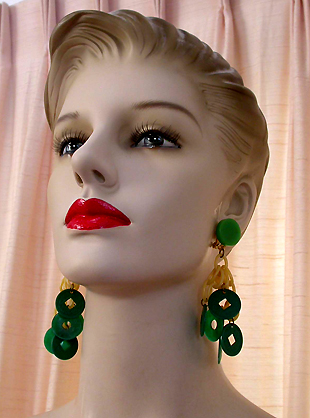 a beautiful VINTAGE COSTUME ESTATE ANTIQUE JEWELRY EARRINGS unsigned
