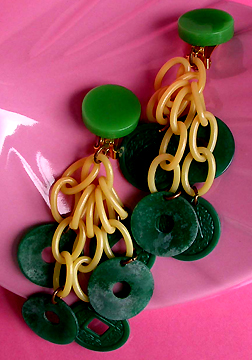 a beautiful VINTAGE COSTUME ESTATE ANTIQUE JEWELRY EARRINGS unsigned
