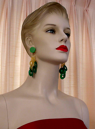 a beautiful VINTAGE COSTUME ESTATE ANTIQUE JEWELRY EARRINGS unsigned