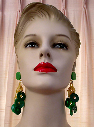a beautiful VINTAGE COSTUME ESTATE ANTIQUE JEWELRY EARRINGS unsigned