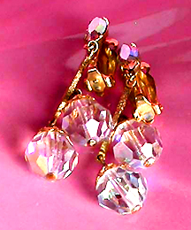 a beautiful VINTAGE COSTUME ESTATE ANTIQUE JEWELRY EARRINGS unsigned