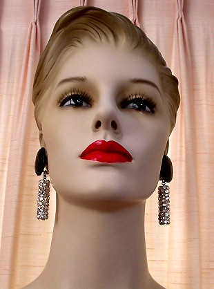 a beautiful VINTAGE COSTUME ESTATE ANTIQUE JEWELRY EARRINGS unsigned