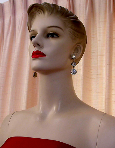 a beautiful VINTAGE COSTUME ESTATE ANTIQUE JEWELRY EARRINGS unsigned