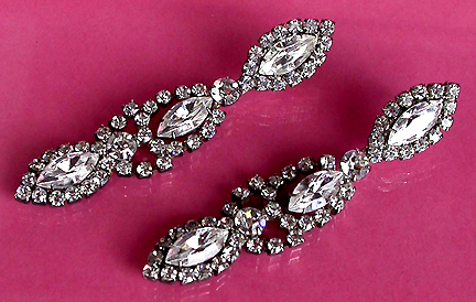 a beautiful VINTAGE COSTUME ESTATE ANTIQUE JEWELRY EARRINGS unsigned