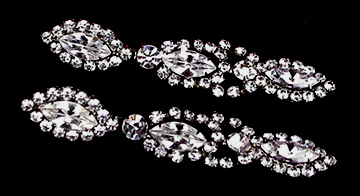 a beautiful VINTAGE COSTUME ESTATE ANTIQUE JEWELRY EARRINGS unsigned