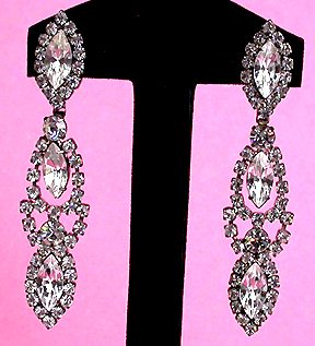 a beautiful VINTAGE COSTUME ESTATE ANTIQUE JEWELRY EARRINGS unsigned