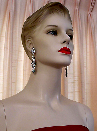 a beautiful VINTAGE COSTUME ESTATE ANTIQUE JEWELRY EARRINGS unsigned