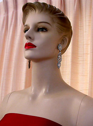 a beautiful VINTAGE COSTUME ESTATE ANTIQUE JEWELRY EARRINGS unsigned