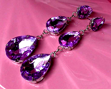 a beautiful VINTAGE COSTUME ESTATE ANTIQUE JEWELRY EARRINGS unsigned