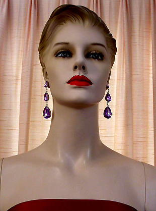 a beautiful VINTAGE COSTUME ESTATE ANTIQUE JEWELRY EARRINGS unsigned