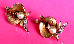 a beautiful VINTAGE COSTUME ESTATE ANTIQUE JEWELRY EARRINGS unsigned