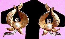 a beautiful VINTAGE COSTUME ESTATE ANTIQUE JEWELRY EARRINGS unsigned
