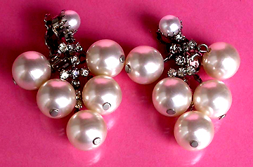 a beautiful VINTAGE COSTUME ESTATE ANTIQUE JEWELRY EARRINGS unsigned