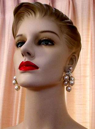 a beautiful VINTAGE COSTUME ESTATE ANTIQUE JEWELRY EARRINGS unsigned