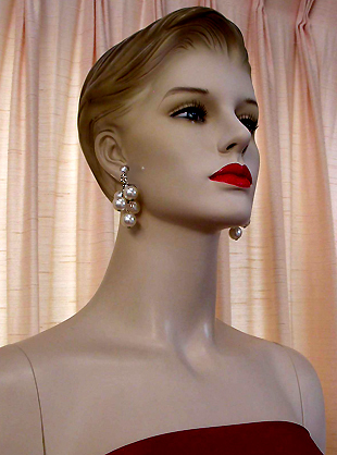 a beautiful VINTAGE COSTUME ESTATE ANTIQUE JEWELRY EARRINGS unsigned