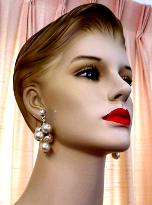 a beautiful VINTAGE COSTUME ESTATE ANTIQUE JEWELRY EARRINGS unsigned