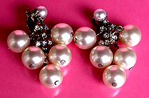 a beautiful vintage costume jewelry Juliana earrings unsigned