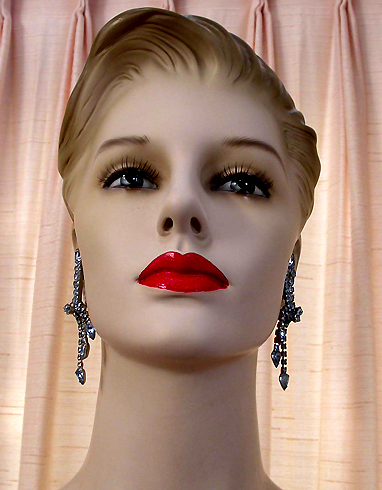 a beautiful VINTAGE COSTUME ESTATE ANTIQUE JEWELRY EARRINGS unsigned
