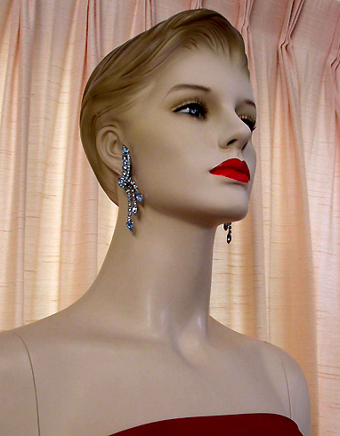a beautiful VINTAGE COSTUME ESTATE ANTIQUE JEWELRY EARRINGS unsigned