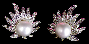 a beautiful VINTAGE COSTUME ESTATE ANTIQUE JEWELRY EARRINGS unsigned