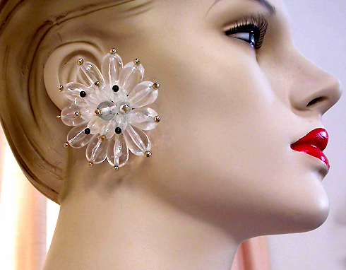 a beautiful VINTAGE COSTUME ESTATE ANTIQUE JEWELRY EARRINGS unsigned