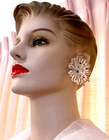 a beautiful VINTAGE COSTUME ESTATE ANTIQUE JEWELRY EARRINGS unsigned