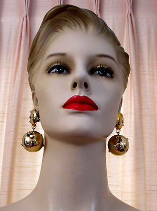 a beautiful VINTAGE COSTUME ESTATE ANTIQUE JEWELRY EARRINGS unsigned