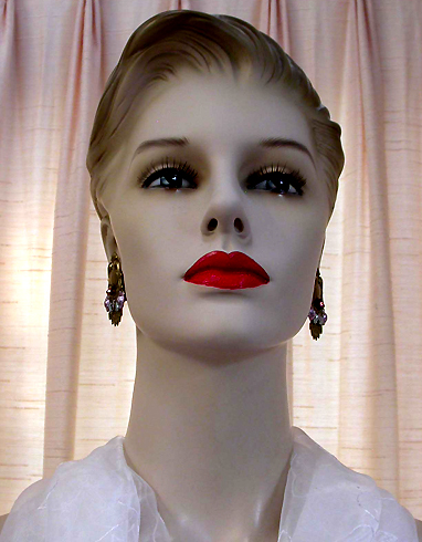 a beautiful VINTAGE COSTUME ESTATE ANTIQUE JEWELRY EARRINGS unsigned
