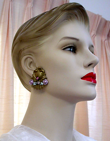 a beautiful VINTAGE COSTUME ESTATE ANTIQUE JEWELRY EARRINGS unsigned