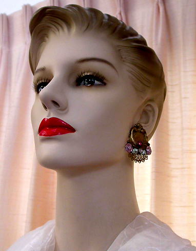 a beautiful VINTAGE COSTUME ESTATE ANTIQUE JEWELRY EARRINGS unsigned