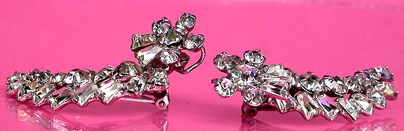 a beautiful VINTAGE COSTUME ESTATE ANTIQUE JEWELRY EARRINGS unsigned