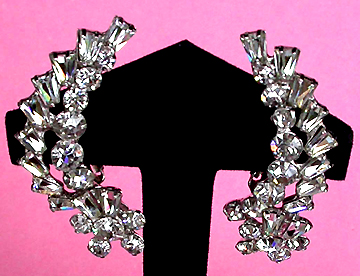 a beautiful VINTAGE COSTUME ESTATE ANTIQUE JEWELRY EARRINGS unsigned