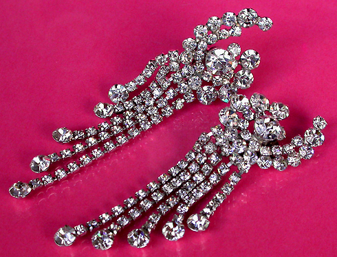 a beautiful VINTAGE COSTUME ESTATE ANTIQUE JEWELRY EARRINGS unsigned