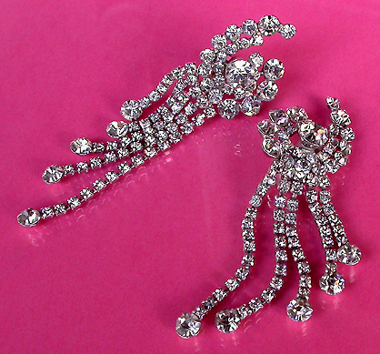 a beautiful VINTAGE COSTUME ESTATE ANTIQUE JEWELRY EARRINGS unsigned
