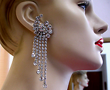 a beautiful VINTAGE COSTUME ESTATE ANTIQUE JEWELRY EARRINGS unsigned