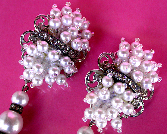 a beautiful VINTAGE COSTUME ESTATE ANTIQUE JEWELRY EARRINGS unsigned