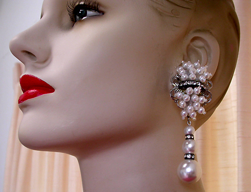 a beautiful VINTAGE COSTUME ESTATE ANTIQUE JEWELRY EARRINGS unsigned