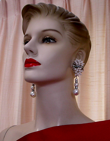 a beautiful VINTAGE COSTUME ESTATE ANTIQUE JEWELRY EARRINGS unsigned