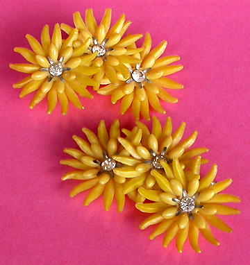 a beautiful VINTAGE COSTUME ESTATE ANTIQUE JEWELRY EARRINGS unsigned
