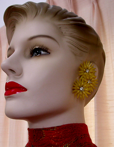 a beautiful VINTAGE COSTUME ESTATE ANTIQUE JEWELRY EARRINGS unsigned
