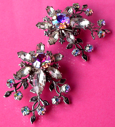 a beautiful VINTAGE COSTUME ESTATE ANTIQUE JEWELRY EARRINGS unsigned