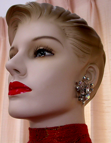 a beautiful VINTAGE COSTUME ESTATE ANTIQUE JEWELRY EARRINGS unsigned