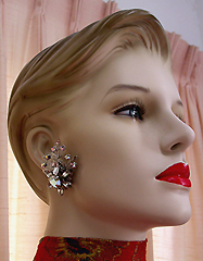 a beautiful VINTAGE COSTUME ESTATE ANTIQUE JEWELRY EARRINGS unsigned